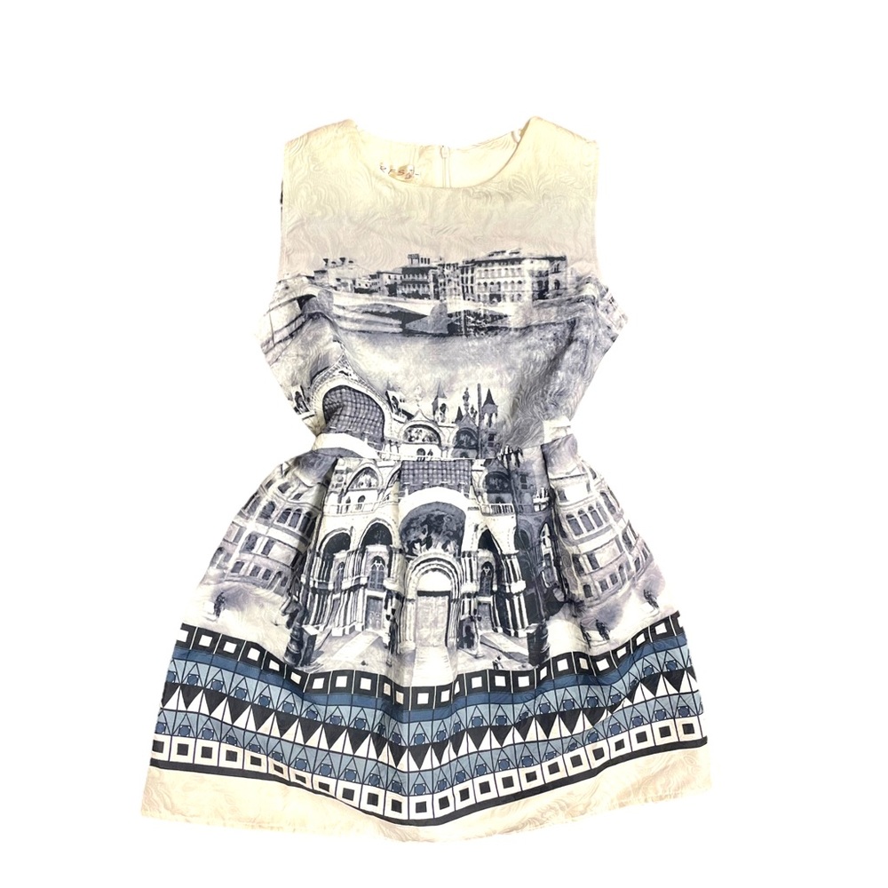 ✨BEAUTIFUL DETAILED DRESS✨